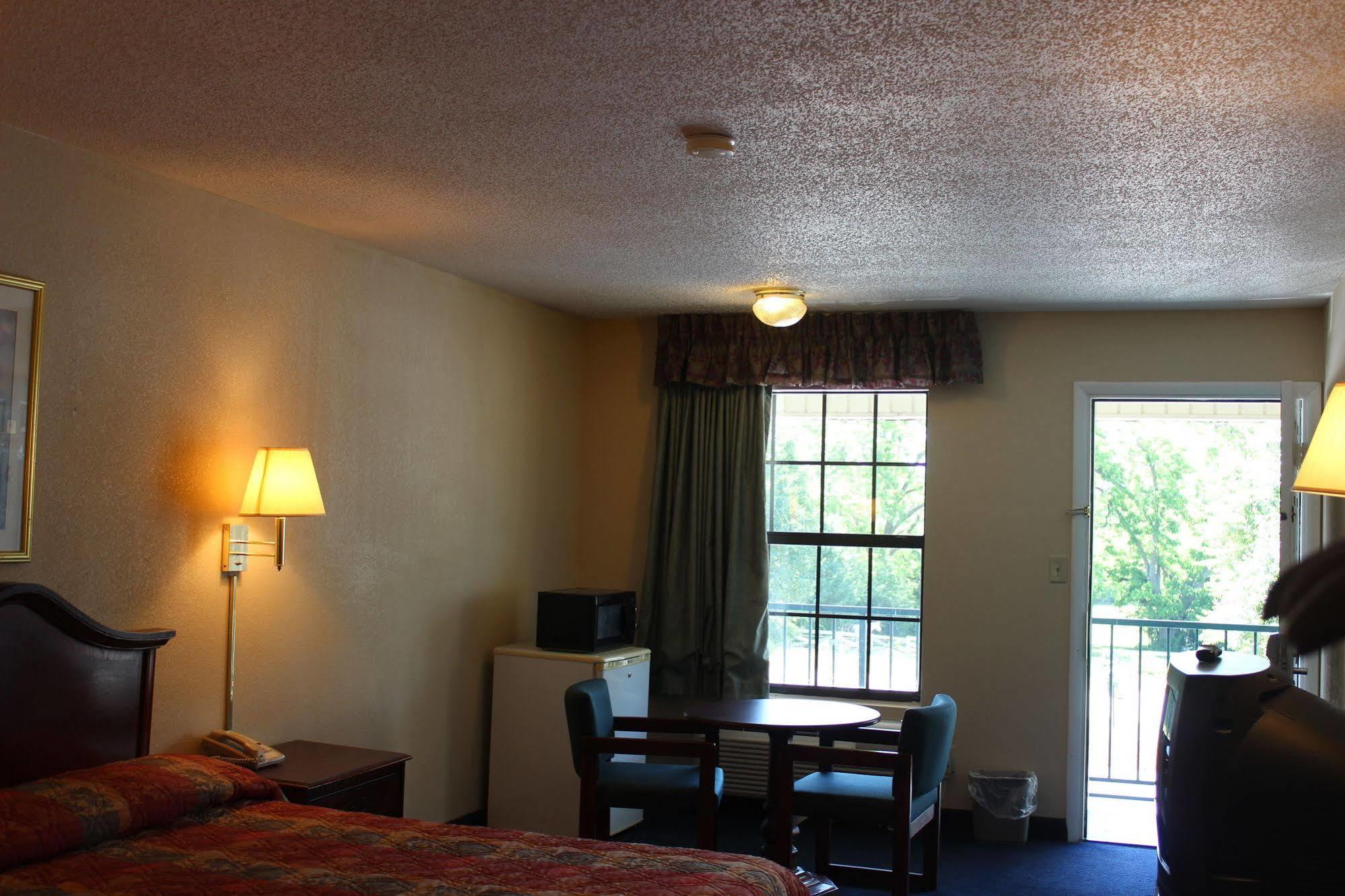 Deer Acres Inn มอนโร ภายนอก รูปภาพ